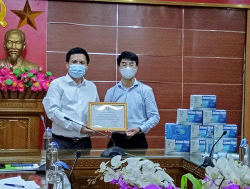 70.000 khẩu trang y tế được trao tặng cho ngành Y tế Nghệ An (
