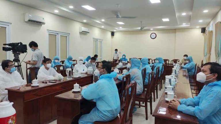 Thành phố Dĩ An đón tiếp 70 cán bộ y tế Viện sức khỏe cộng đồng chi viện phòng chống dịch Covid-19